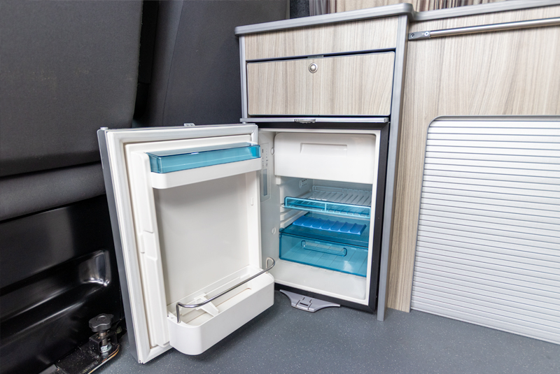 VW Transporter T5.1 140bhp SWB Sportline - Fridge