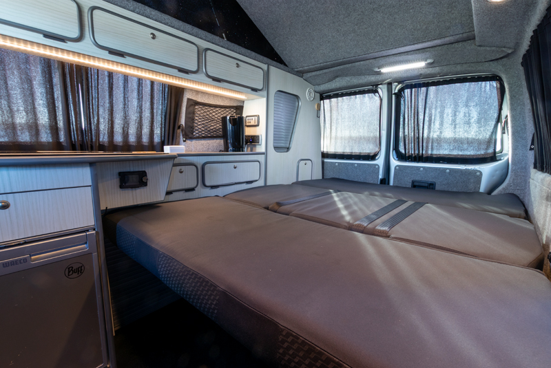 VW Transporter T5.1 140bhp SWB Sportline - Bed