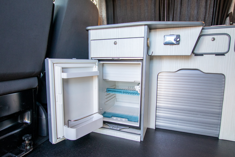 VW Transporter T5.1 140bhp SWB Sportline - Fridge