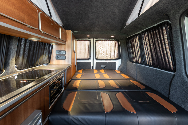 Transporter T5.1 Camper King Monte Carlo - Looking Through