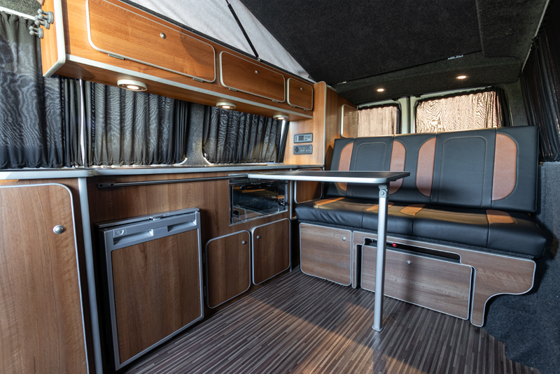 Transporter T5.1 Camper King Monte Carlo - Table