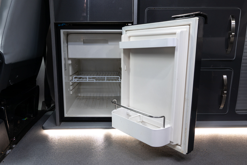 VW Transporter T6 140bhp SWB Sportline - Fridge