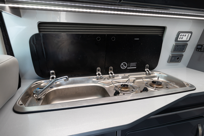 VW Transporter T6 140bhp SWB Sportline - Kitchen