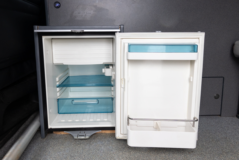 VW Transporter T4 84bhp SWB Camper - Fridge