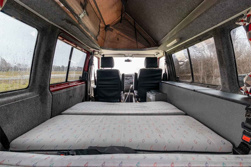 VW Transporter T4 84bhp SWB Camper - Rear Looking Through