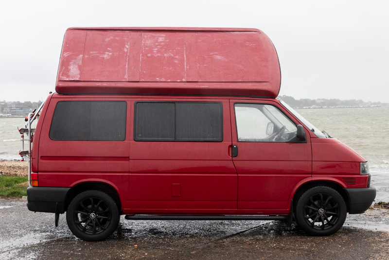 VW Transporter T4 84bhp SWB Camper - Right Side Roof Up