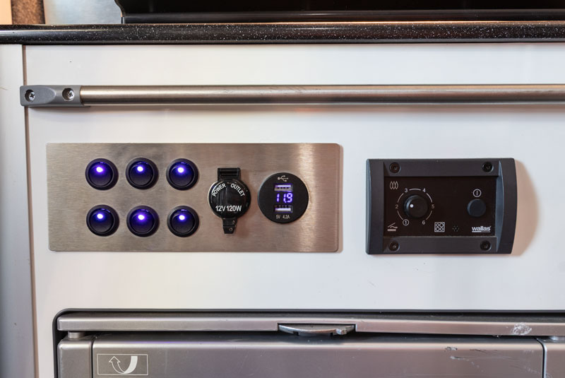 VW Transporter T6 140bhp Sportline Camper - Electronics