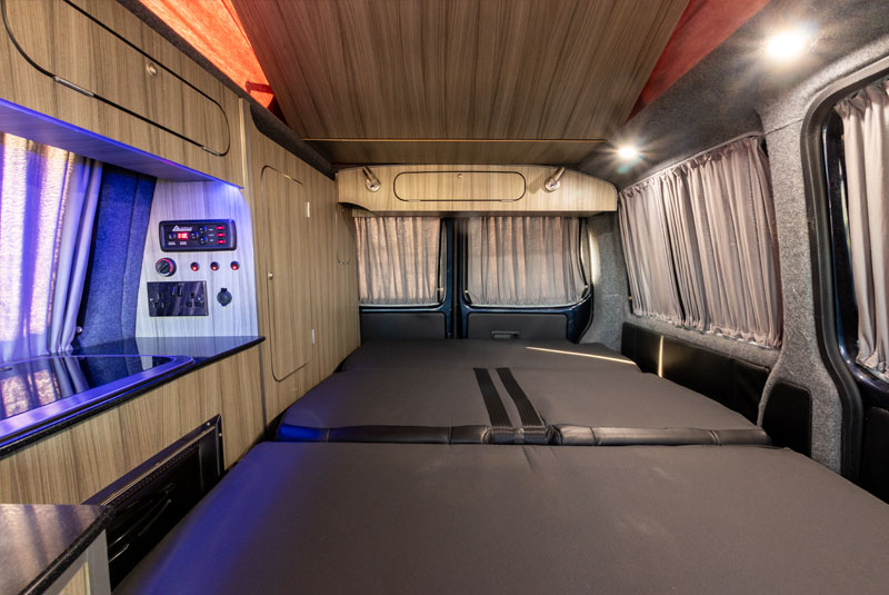 VW Transporter T5.1 140bhp SWB Highline Autohaus Ashton - Looking Through