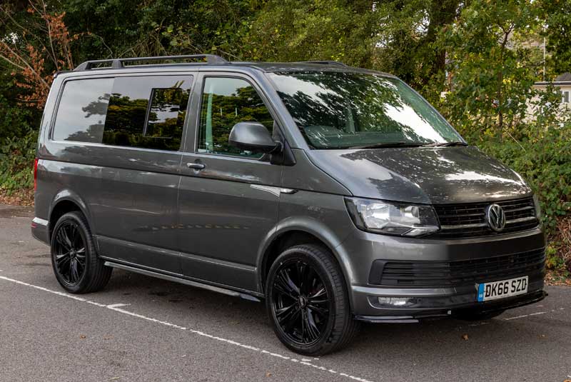VW Transporter T6 140bhp SWB Kombi - Front Right